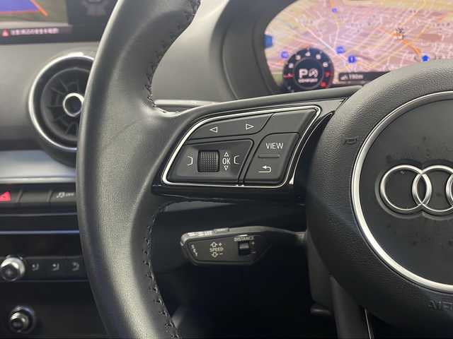 アウディ Ｑ２ 1．0 TFSI スポーツ 栃木県 2018(平30)年 4.4万km 白 純正ナビ/（BT/CD/DVD/フルセグ/AM/FM）/バックカメラ/横滑り防止/クルーズコントロール/クリアランナソー/アイドリングストップ/MTモード付AT/ビルトインETC2.0/ドライブレコーダー/前席シートヒーター/純正アルミホイール/プッシュスタート/スマートキー/スペアキー