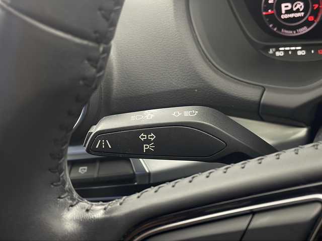 アウディ Ｑ２ 1．0 TFSI スポーツ 栃木県 2018(平30)年 4.4万km 白 純正ナビ/（BT/CD/DVD/フルセグ/AM/FM）/バックカメラ/横滑り防止/クルーズコントロール/クリアランナソー/アイドリングストップ/MTモード付AT/ビルトインETC2.0/ドライブレコーダー/前席シートヒーター/純正アルミホイール/プッシュスタート/スマートキー/スペアキー