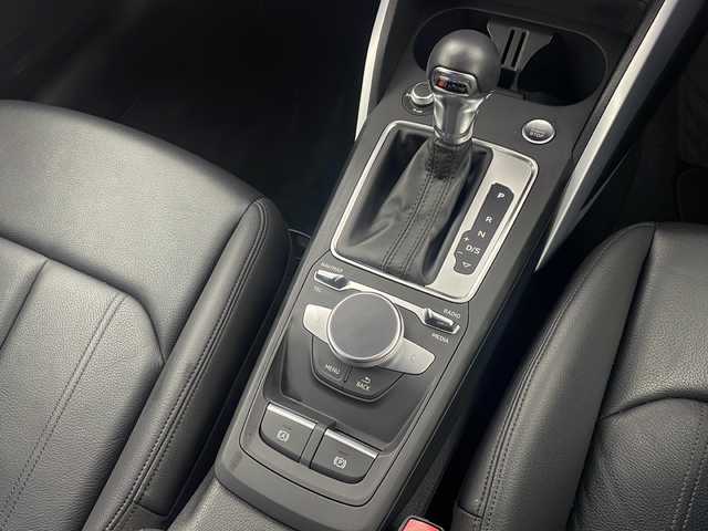 アウディ Ｑ２ 1．0 TFSI スポーツ 栃木県 2018(平30)年 4.4万km 白 純正ナビ/（BT/CD/DVD/フルセグ/AM/FM）/バックカメラ/横滑り防止/クルーズコントロール/クリアランナソー/アイドリングストップ/MTモード付AT/ビルトインETC2.0/ドライブレコーダー/前席シートヒーター/純正アルミホイール/プッシュスタート/スマートキー/スペアキー