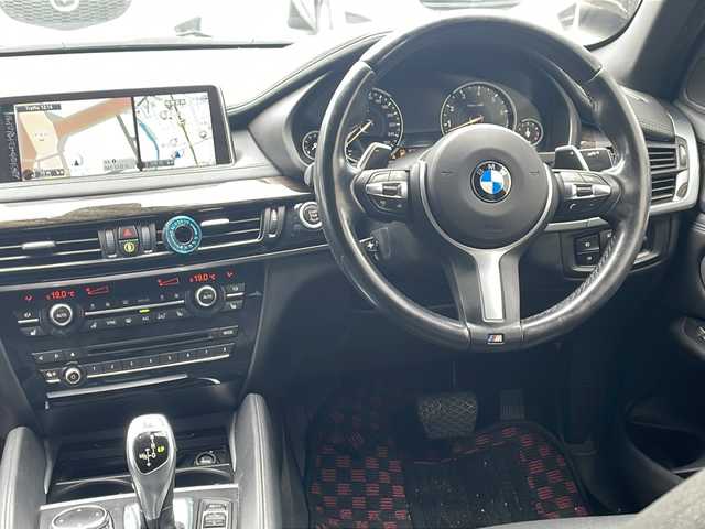 ＢＭＷ Ｘ６ xDrive35i Mスポーツ 京都府 2016(平28)年 5.7万km 白 純正ＨＤＤナビ/(CD/DVD/フルセグTV/Bluetooth接続)/サンルーフ/４ＷＤ/本革シート/全方位カメラ/全席シートヒーター/パワーシート/エアシート/電動リアゲート/純正アルミホイール２０インチ/クルコン（追従有）