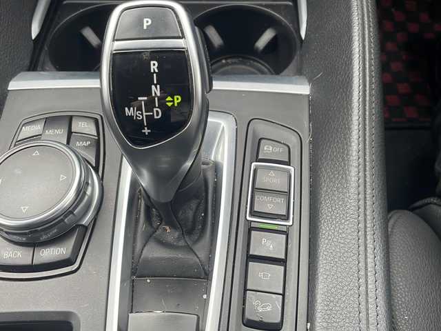 ＢＭＷ Ｘ６ xDrive35i Mスポーツ 京都府 2016(平28)年 5.7万km 白 純正ＨＤＤナビ/(CD/DVD/フルセグTV/Bluetooth接続)/サンルーフ/４ＷＤ/本革シート/全方位カメラ/全席シートヒーター/パワーシート/エアシート/電動リアゲート/純正アルミホイール２０インチ/クルコン（追従有）