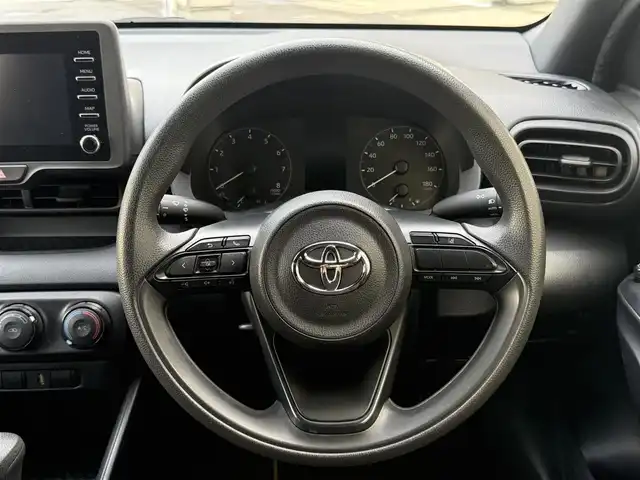 トヨタ ヤリス X 滋賀県 2020(令2)年 5.4万km ホワイトパールクリスタルシャイン メモリナビ/フルセグテレビ/バックカメラ/プッシュスタート/ETC/レーンキープアシスト/衝突軽減システム/AM/FM/BT/USB/Miracast