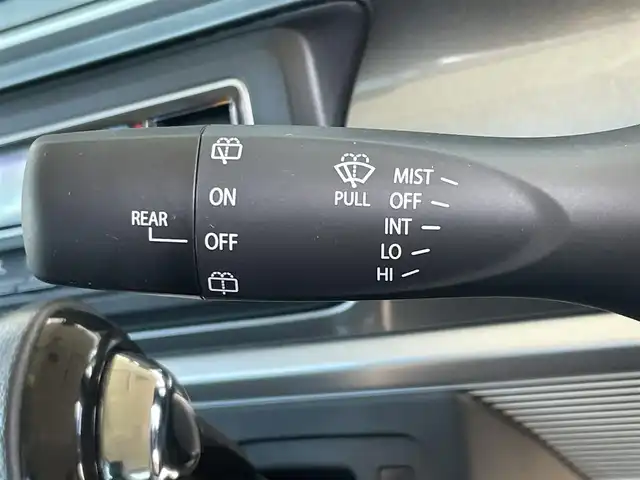 スズキ スペーシア ギア HYBRID XZターボ 和歌山県 2020(令2)年 3.1万km ピュアホワイトP 純正9インチナビ/フルセグTV/（BT/CD/DVD/AM/FM/USB)/レーンディパーチャーアラート/横滑り防止/衝突被害軽減ブレーキ/クルーズコントロール/オートライト/後方コーナーセンサー/ビルトインETC/前方ドライブレコーダー/前席シートヒーター/両側パワースライド/後席サーキュレーター/後席サンシェード/ステアリングリモコン/パドルシフト/ルーフレール/電格ミラー/LEDヘッドライト/フォグランプ