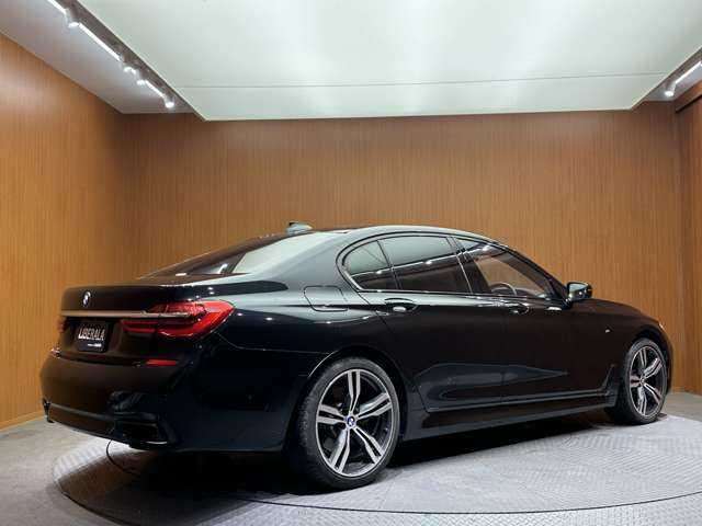 ＢＭＷ ７４０ｉ Mスポーツ 千葉県 2016(平28)年 2.9万km サファイアブラックP サンルーフ　/白革シート　/純正ナビ　/３６０°カメ　/ＢｏｗｅｒｓＷｉｌｋｉｎｓ　/パワーシート　/シートヒーター　/ベンチレーション