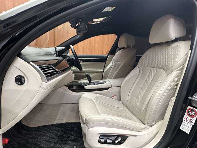 ＢＭＷ ７４０ｉ Mスポーツ 千葉県 2016(平28)年 2.9万km サファイアブラックP サンルーフ　/白革シート　/純正ナビ　/３６０°カメ　/ＢｏｗｅｒｓＷｉｌｋｉｎｓ　/パワーシート　/シートヒーター　/ベンチレーション