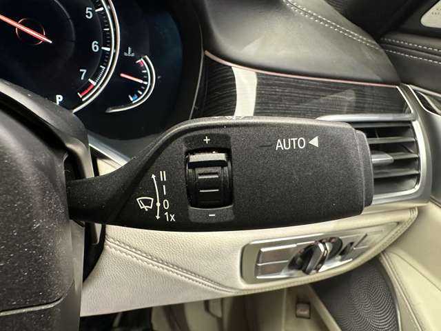 ＢＭＷ ７４０ｉ Mスポーツ 千葉県 2016(平28)年 2.9万km サファイアブラックP サンルーフ　/白革シート　/純正ナビ　/３６０°カメ　/ＢｏｗｅｒｓＷｉｌｋｉｎｓ　/パワーシート　/シートヒーター　/ベンチレーション