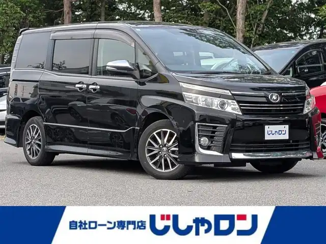 トヨタ ヴォクシー ZS 煌 栃木県 2015(平27)年 12.2万km ブラック (株)IDOMが運営する【じしゃロン宇都宮店】の自社ローン対象車両になります。こちらは現金またはオートローンご利用時の価格です。自社ローンご希望の方は別途その旨お申付け下さい。/純正ナビ(フルセグTV／Bluetooth／CD／DVD)/バックカメラ/フリップダウンモニター/両側パワースライドドア/横滑り防止装置/ETC/アイドリングストップ/LEDヘッドライト/オートライト/ウィンカーミラー/電動格納ミラー/純正16インチAW/プッシュスタート/スマートキー/フロアマット/スタッドレスタイヤ