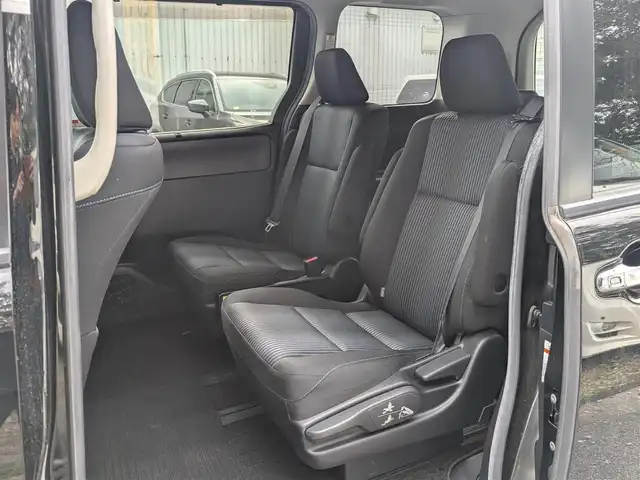 トヨタ ヴォクシー ZS 煌 栃木県 2015(平27)年 12.2万km ブラック (株)IDOMが運営する【じしゃロン宇都宮店】の自社ローン対象車両になります。こちらは現金またはオートローンご利用時の価格です。自社ローンご希望の方は別途その旨お申付け下さい。/純正ナビ(フルセグTV／Bluetooth／CD／DVD)/バックカメラ/フリップダウンモニター/両側パワースライドドア/横滑り防止装置/ETC/アイドリングストップ/LEDヘッドライト/オートライト/ウィンカーミラー/電動格納ミラー/純正16インチAW/プッシュスタート/スマートキー/フロアマット/スタッドレスタイヤ