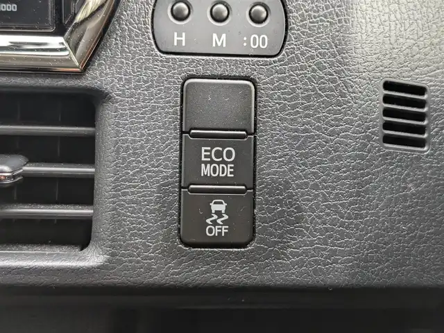 トヨタ ヴォクシー ZS 煌 栃木県 2015(平27)年 12.2万km ブラック (株)IDOMが運営する【じしゃロン宇都宮店】の自社ローン対象車両になります。こちらは現金またはオートローンご利用時の価格です。自社ローンご希望の方は別途その旨お申付け下さい。/純正ナビ(フルセグTV／Bluetooth／CD／DVD)/バックカメラ/フリップダウンモニター/両側パワースライドドア/横滑り防止装置/ETC/アイドリングストップ/LEDヘッドライト/オートライト/ウィンカーミラー/電動格納ミラー/純正16インチAW/プッシュスタート/スマートキー/フロアマット/スタッドレスタイヤ
