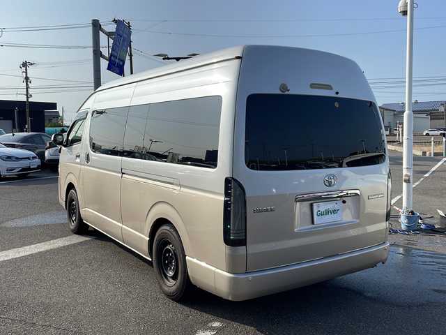 トヨタ ハイエース グランドキャビン 新潟県 2019(令1)年 10.5万km ベージュメタリック/ホワイトパールクリスタルシャイン 4WD/社外SDナビ/(BT/AM/FM/CD/DVD)/片側パワースライドドア/ドライブレコーダー/横滑り防止装置/衝突軽減装置/レーンキープアシスト/コーナーセンサー/電動格納ミラー/オートライト/オートハイビーム/純正フロアマット/ETC/純正テールライト積載