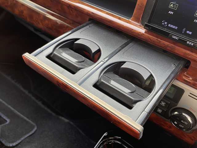 トヨタ ハイエース グランドキャビン 新潟県 2019(令1)年 10.5万km ベージュメタリック/ホワイトパールクリスタルシャイン 4WD/社外SDナビ/(BT/AM/FM/CD/DVD)/片側パワースライドドア/ドライブレコーダー/横滑り防止装置/衝突軽減装置/レーンキープアシスト/コーナーセンサー/電動格納ミラー/オートライト/オートハイビーム/純正フロアマット/ETC/純正テールライト積載