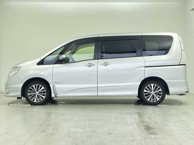日産 セレナ HWS S HV Vセレ +SeftyⅡ 愛知県 2016(平28)年 4.6万km ブリリアントシルバー 禁煙/スペアキー/純正ナビ/・フルセグ/・Bluetooth/・DVD/・CD/ドラレコ/アラウンドビューモニター/ETC/クルーズコントロール/ABS/車線逸脱抑制装置/横滑り防止装置/衝突軽減ブレーキシステム/盗難防止装置/前後コーナーセンサー/両側パワースライドドア/LEDヘッドライト/オートライト/フォグランプ/革巻ステアリング
