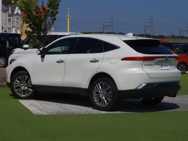 トヨタ ハリアー Z 千葉県 2020(令2)年 5.7万km ホワイトパールクリスタルシャイン Toyota Safety Sense/・プリクラッシュセーフティ/・レーンディパーチャーアラート/・オートハイビーム/・レーダークルーズコントロール/・ブラインドスポットモニタリング/ヘッドアップディスプレイ/デジタルインナーミラー/パワーバックドア/12.3インチ純正コネクティッドナビ/地デジTV/【Bluetooth接続】/バックカメラ/ドライブレコーダー/革巻きステアリング/ステアリングスイッチ/ハーフレザーシート/JBLサウンド/ETC（2.0）/LEDヘッドライト/フォグライト/ウインカーミラー/クリアランスソナー/純正19インチアルミホイル/サイド/カーテンエアバッグ/スマートキー