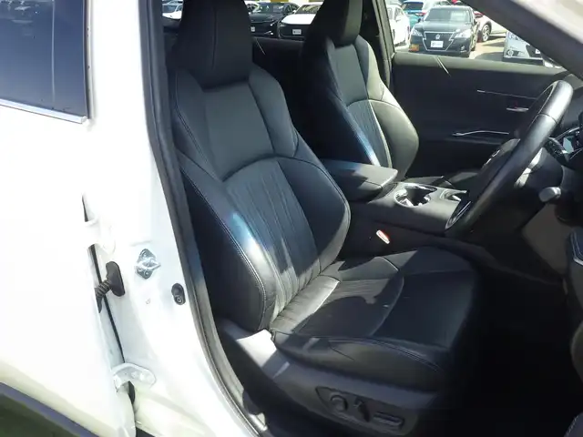 トヨタ ハリアー Z 千葉県 2020(令2)年 5.7万km ホワイトパールクリスタルシャイン Toyota Safety Sense/・プリクラッシュセーフティ/・レーンディパーチャーアラート/・オートハイビーム/・レーダークルーズコントロール/・ブラインドスポットモニタリング/ヘッドアップディスプレイ/デジタルインナーミラー/パワーバックドア/12.3インチ純正コネクティッドナビ/地デジTV/【Bluetooth接続】/バックカメラ/ドライブレコーダー/革巻きステアリング/ステアリングスイッチ/ハーフレザーシート/JBLサウンド/ETC（2.0）/LEDヘッドライト/フォグライト/ウインカーミラー/クリアランスソナー/純正19インチアルミホイル/サイド/カーテンエアバッグ/スマートキー
