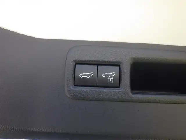 トヨタ ハリアー Z 千葉県 2020(令2)年 5.7万km ホワイトパールクリスタルシャイン Toyota Safety Sense/・プリクラッシュセーフティ/・レーンディパーチャーアラート/・オートハイビーム/・レーダークルーズコントロール/・ブラインドスポットモニタリング/ヘッドアップディスプレイ/デジタルインナーミラー/パワーバックドア/12.3インチ純正コネクティッドナビ/地デジTV/【Bluetooth接続】/バックカメラ/ドライブレコーダー/革巻きステアリング/ステアリングスイッチ/ハーフレザーシート/JBLサウンド/ETC（2.0）/LEDヘッドライト/フォグライト/ウインカーミラー/クリアランスソナー/純正19インチアルミホイル/サイド/カーテンエアバッグ/スマートキー
