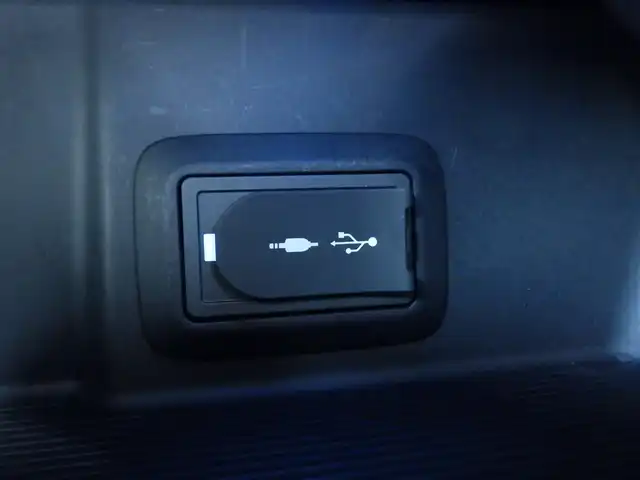 トヨタ ハリアー Z 千葉県 2020(令2)年 5.7万km ホワイトパールクリスタルシャイン Toyota Safety Sense/・プリクラッシュセーフティ/・レーンディパーチャーアラート/・オートハイビーム/・レーダークルーズコントロール/・ブラインドスポットモニタリング/ヘッドアップディスプレイ/デジタルインナーミラー/パワーバックドア/12.3インチ純正コネクティッドナビ/地デジTV/【Bluetooth接続】/バックカメラ/ドライブレコーダー/革巻きステアリング/ステアリングスイッチ/ハーフレザーシート/JBLサウンド/ETC（2.0）/LEDヘッドライト/フォグライト/ウインカーミラー/クリアランスソナー/純正19インチアルミホイル/サイド/カーテンエアバッグ/スマートキー
