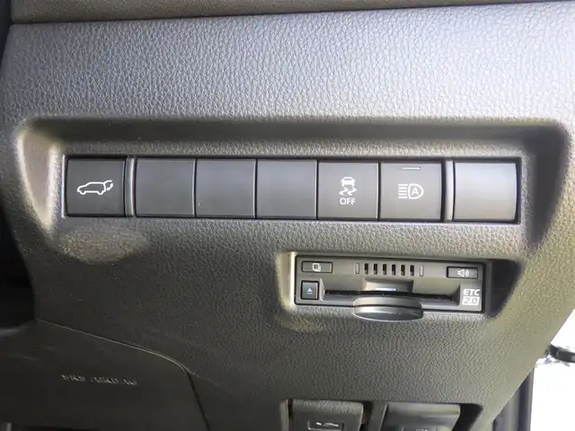 トヨタ ハリアー Z 千葉県 2020(令2)年 5.7万km ホワイトパールクリスタルシャイン Toyota Safety Sense/・プリクラッシュセーフティ/・レーンディパーチャーアラート/・オートハイビーム/・レーダークルーズコントロール/・ブラインドスポットモニタリング/ヘッドアップディスプレイ/デジタルインナーミラー/パワーバックドア/12.3インチ純正コネクティッドナビ/地デジTV/【Bluetooth接続】/バックカメラ/ドライブレコーダー/革巻きステアリング/ステアリングスイッチ/ハーフレザーシート/JBLサウンド/ETC（2.0）/LEDヘッドライト/フォグライト/ウインカーミラー/クリアランスソナー/純正19インチアルミホイル/サイド/カーテンエアバッグ/スマートキー