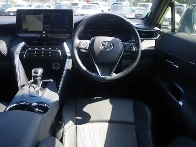 トヨタ ハリアー Z 千葉県 2020(令2)年 5.7万km ホワイトパールクリスタルシャイン Toyota Safety Sense/・プリクラッシュセーフティ/・レーンディパーチャーアラート/・オートハイビーム/・レーダークルーズコントロール/・ブラインドスポットモニタリング/ヘッドアップディスプレイ/デジタルインナーミラー/パワーバックドア/12.3インチ純正コネクティッドナビ/地デジTV/【Bluetooth接続】/バックカメラ/ドライブレコーダー/革巻きステアリング/ステアリングスイッチ/ハーフレザーシート/JBLサウンド/ETC（2.0）/LEDヘッドライト/フォグライト/ウインカーミラー/クリアランスソナー/純正19インチアルミホイル/サイド/カーテンエアバッグ/スマートキー