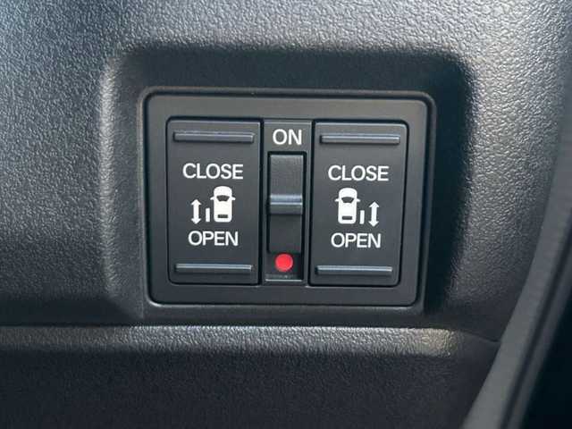 ホンダ Ｎ ＢＯＸ カスタム 京都府 2023(令5)年 2.1万km クリスタルブラックパール 純正８型ナビ　前後ドラレコ　衝突軽減ブレーキ　レーンキープアシスト　クルーズコントロール（追従機能付き）　ＥＴＣ　シートヒーター　両側パワースライドドア　チップアップシート　オートマチックハイビーム