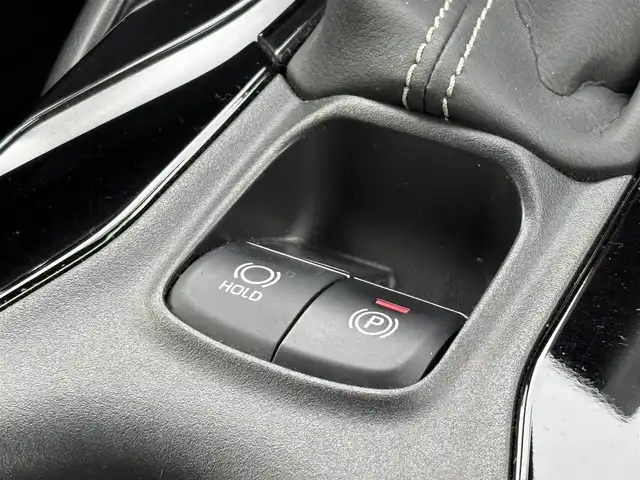 トヨタ カローラツーリング ハイブリッド ダブルバイビー 東京都 2019(令1)年 5.8万km ホワイトパールクリスタルシャイン TOYOTA純正ナビ付9インチディスプレイオーディオ/・フルセグTV/・Bluetooth接続/・T-Connect/・Apple Car Play/・Android Auto/Toyota Safety Sense/・レーントレーシングアシスト/・プリクラッシュセーフティ/・ブラインドスポットモニター/・リヤクロストラフィックアラート/・パーキングサポートブレーキ/・ロードサインアシスト/・レーダークルーズコントロール/・先行車発進告知/ヘッドアップディスプレイ/電子パーキング/オートホールド/プッシュスタート/ドライブレコーダー（DRT-H68A）/バックカメラ/ETC2.0/純正フロアマット/純正17インチアルミホイール/ハーフレザーシート/シートヒーター/ステアリングヒーター/LEDヘッドライト