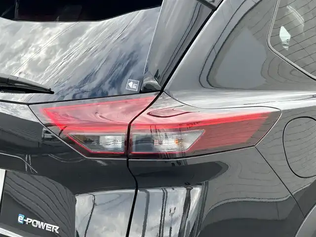 日産 エクストレイル X e－4ORCE 山形県 2023(令5)年 0.3万km ダイヤモンドブラック 4WD/純正12.3インチナビ/フルセグTV/FM/AM/Apple Car play/Bluetooth/インテリジェンスクルーズ/前席パワーシート/ドライブモード/前席シートヒーター/純正マット/AUTOライト/全方位カメラ/ハンドルヒーター/電脳リアゲート/盗難防止装置/スマートキー
