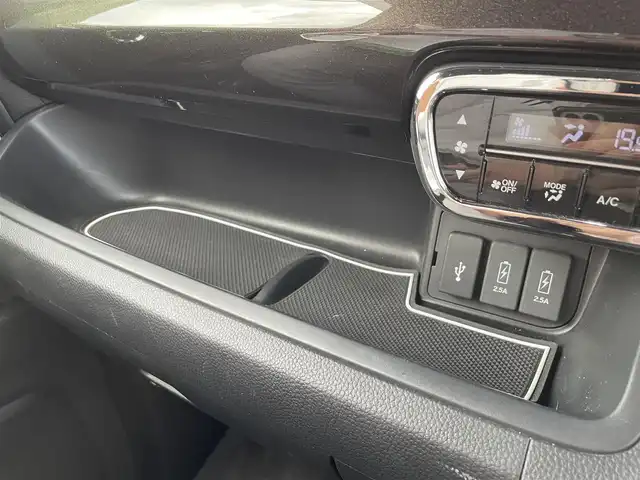 ホンダ Ｎ ＢＯＸ カスタム G L ターボ ホンダセンシング 群馬県 2020(令2)年 2.4万km プラチナホワイトパール ホンダセンシング/・車線逸脱抑制装置/・後方誤発進抑制機能/・誤発進抑制機/・LKA/ワンオーナー/純正８インチプレミアムインターナビ/（CD/DVD/SD/BT/AppleCarPlay）/バックカメラ/フルセグTV/両側パワースライドドア/レーダークルコン/ビルトインETC/レザーシート/シートヒーター（D席/N席）/純正前後ドラレコ/純正AW/LEDヘッドライト/フロアマット/保証書/取説/記録簿/スペアキー1本