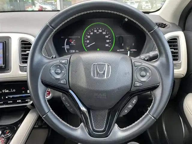 ホンダ ヴェゼル ハイブリッド 栃木県 2018(平30)年 4.3万km ホワイトオーキッドパール ホンダセンシング/社外メモリナビ/フルセグTV/DVD/Bluetooth/バックカメラ/ビルトインETC/黒革シート/前席パワーシート/前席シートヒーター/パドルシフト/アダプティブクルーズコントロール/純正17インチAW/スマートキー/プッシュEgスタート/純正フロアマット/LEDオートライト/サイド/カーテンエアバッグ