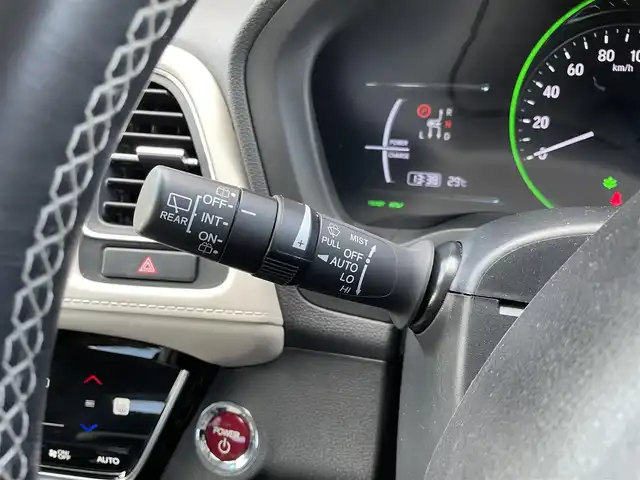 ホンダ ヴェゼル ハイブリッド 栃木県 2018(平30)年 4.3万km ホワイトオーキッドパール ホンダセンシング/社外メモリナビ/フルセグTV/DVD/Bluetooth/バックカメラ/ビルトインETC/黒革シート/前席パワーシート/前席シートヒーター/パドルシフト/アダプティブクルーズコントロール/純正17インチAW/スマートキー/プッシュEgスタート/純正フロアマット/LEDオートライト/サイド/カーテンエアバッグ