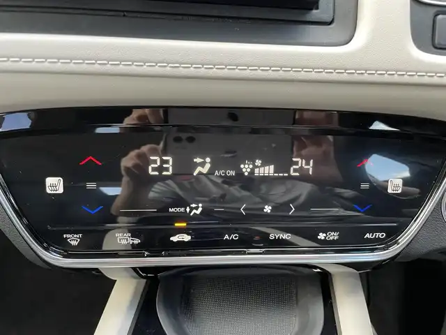 ホンダ ヴェゼル ハイブリッド 栃木県 2018(平30)年 4.3万km ホワイトオーキッドパール ホンダセンシング/社外メモリナビ/フルセグTV/DVD/Bluetooth/バックカメラ/ビルトインETC/黒革シート/前席パワーシート/前席シートヒーター/パドルシフト/アダプティブクルーズコントロール/純正17インチAW/スマートキー/プッシュEgスタート/純正フロアマット/LEDオートライト/サイド/カーテンエアバッグ