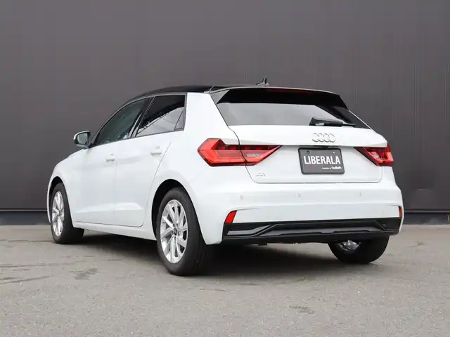 アウディ アウディ Ａ１ SB 25TFSI アドバンスド 静岡県 2022(令4)年 2.8万km グレイシアホワイトメタリック プッシュスタート/アイドリングストップ/メーカーナビ/スマートキー/レーダークルーズコントロール/バックカメラ/純正フロアマット/純正アルミホイール/Apple Carplay/横滑り防止装置/レーンキープアシスト/オートライト/オートマチックハイビーム/ヘッドライトLED/スペアキーあり