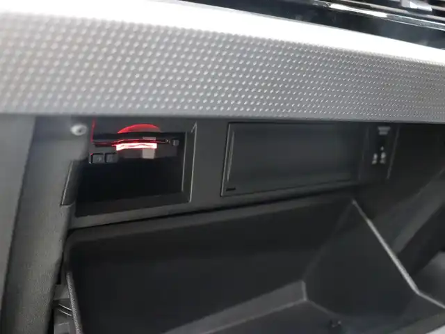 アウディ アウディ Ａ１ SB 25TFSI アドバンスド 静岡県 2022(令4)年 2.8万km グレイシアホワイトメタリック プッシュスタート/アイドリングストップ/メーカーナビ/スマートキー/レーダークルーズコントロール/バックカメラ/純正フロアマット/純正アルミホイール/Apple Carplay/横滑り防止装置/レーンキープアシスト/オートライト/オートマチックハイビーム/ヘッドライトLED/スペアキーあり