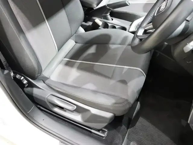 アウディ アウディ Ａ１ SB 25TFSI アドバンスド 静岡県 2022(令4)年 2.8万km グレイシアホワイトメタリック プッシュスタート/アイドリングストップ/メーカーナビ/スマートキー/レーダークルーズコントロール/バックカメラ/純正フロアマット/純正アルミホイール/Apple Carplay/横滑り防止装置/レーンキープアシスト/オートライト/オートマチックハイビーム/ヘッドライトLED/スペアキーあり