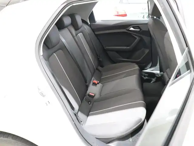 アウディ アウディ Ａ１ SB 25TFSI アドバンスド 静岡県 2022(令4)年 2.8万km グレイシアホワイトメタリック プッシュスタート/アイドリングストップ/メーカーナビ/スマートキー/レーダークルーズコントロール/バックカメラ/純正フロアマット/純正アルミホイール/Apple Carplay/横滑り防止装置/レーンキープアシスト/オートライト/オートマチックハイビーム/ヘッドライトLED/スペアキーあり
