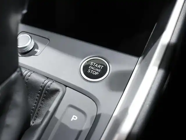 アウディ アウディ Ａ１ SB 25TFSI アドバンスド 静岡県 2022(令4)年 2.8万km グレイシアホワイトメタリック プッシュスタート/アイドリングストップ/メーカーナビ/スマートキー/レーダークルーズコントロール/バックカメラ/純正フロアマット/純正アルミホイール/Apple Carplay/横滑り防止装置/レーンキープアシスト/オートライト/オートマチックハイビーム/ヘッドライトLED/スペアキーあり