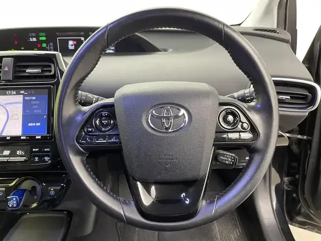 トヨタ プリウス A ツーリングセレクション 群馬県 2019(令1)年 8.4万km アティチュードブラックマイカ 純正９インチナビ　バックカメラ　レーダークルーズコントロール　パーキングアシスト　ＢＳＭ　ＬＥＤ　ＡＨＢ　シートヒーター　パワーシート　純正１７インチＡＷ　ステアリングリモコン　ＥＴＣ２．０　禁煙車