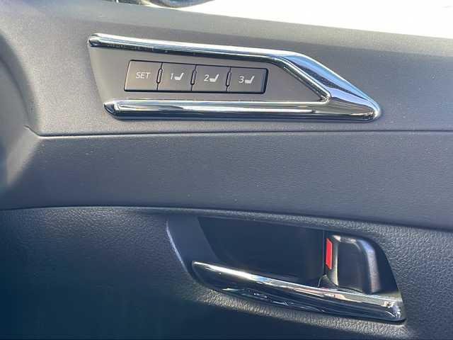 トヨタ ヴェルファイア Z Gエディション 三重県 2017(平29)年 3.8万km ブラック ALPINE9型ナビ /ALPINE10.1型後席モニター /バックカメラ /両側パワースライドドア/ビルトインETC /パワーバックドア/ステアリングヒーター /メモリシート /ハーフレザーシート/クルーズコントロール /革巻きステアリング/ステアリングスイッチ/電子パーキング/USB給電 /LED /電動格納ミラー/禁煙車