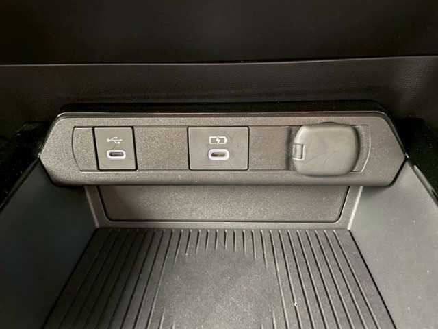 トヨタ プリウス U 岩手県 2024(令6)年 1.4万km アティチュードブラックマイカ 純正ディスプレイオーディオ/プリクラッシュセーフティ　/レーダークルーズコントロール　/フルセグ　/ステアリングヒーター　/オートマチックハイビーム　/ETC2.0　/スマートキー　/ドアバイザー　/社外前後ドラレコ　/トラクションコントロール　/LEDヘッドライト　/バックフォグランプ