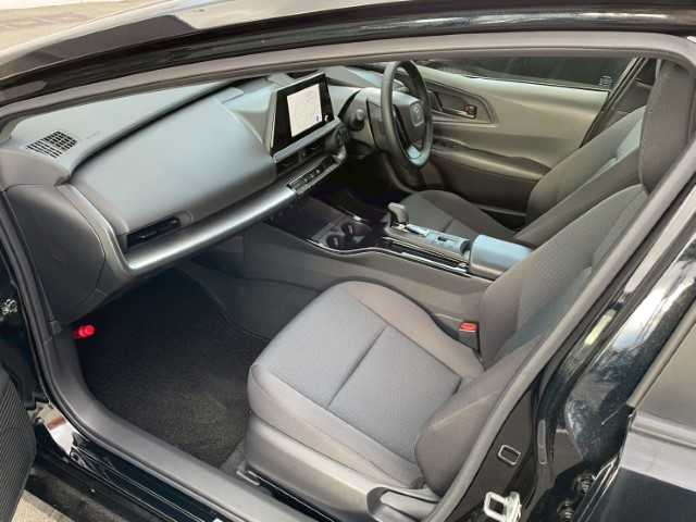 トヨタ プリウス U 岩手県 2024(令6)年 1.4万km アティチュードブラックマイカ 純正ディスプレイオーディオ/プリクラッシュセーフティ　/レーダークルーズコントロール　/フルセグ　/ステアリングヒーター　/オートマチックハイビーム　/ETC2.0　/スマートキー　/ドアバイザー　/社外前後ドラレコ　/トラクションコントロール　/LEDヘッドライト　/バックフォグランプ