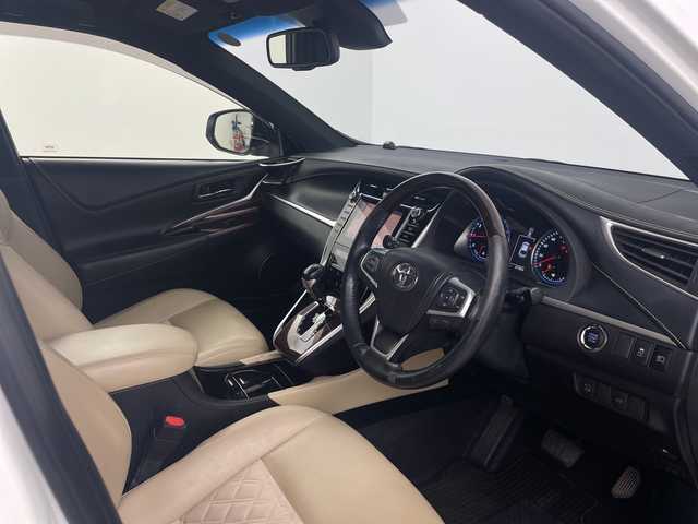 トヨタ ハリアー プレミアム 埼玉県 2016(平28)年 4.8万km ホワイトパールクリスタルシャイン JBLプレミアムサウンド/純正ナビ/CD/DVD/Bluetooth/フルセグ/バックカメラ/ビルトインETC/トヨタセーフティセンス/追従機能付クルーズコントロール/電動リアゲート/純正18インチアルミホイール/純正フロアマット/プッシュスタート/スマートキー