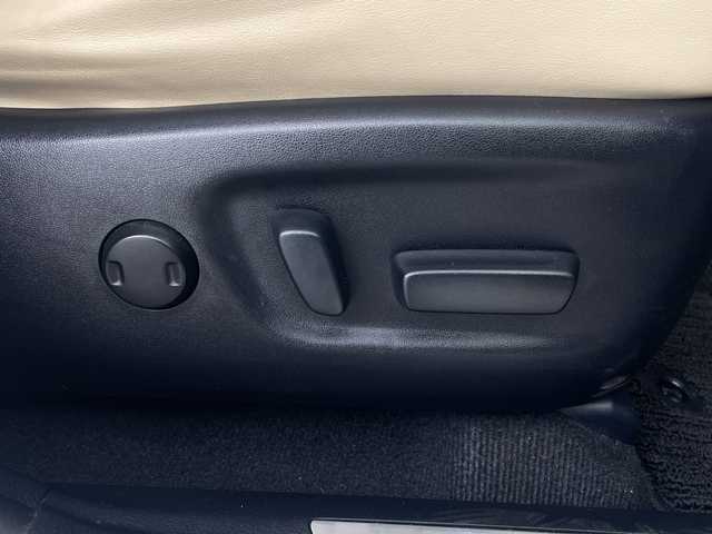 トヨタ ハリアー プレミアム 埼玉県 2016(平28)年 4.8万km ホワイトパールクリスタルシャイン JBLプレミアムサウンド/純正ナビ/CD/DVD/Bluetooth/フルセグ/バックカメラ/ビルトインETC/トヨタセーフティセンス/追従機能付クルーズコントロール/電動リアゲート/純正18インチアルミホイール/純正フロアマット/プッシュスタート/スマートキー