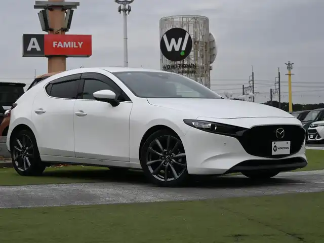 マツダ マツダ３ファストバック 15S ツーリング 千葉県 2020(令2)年 6.4万km スノーフレイクホワイトパールマイカ 215/45R18/スマートシティブレーキサポート/ブラインドスポットモニタリング/レーンキープ・アシスト・システム/純正SDナビ/地デジTV/【DVD/CD再生機能　Bluetooth接続】/360°ビュー・モニター/ドライブレコーダー/革巻きステアリング/ステアリングスイッチ/ETC/LEDヘッドライト/コーナーセンサー/純正18インチアルミホイル/サイド/カーテンエアバッグ/アドバンストキーレスエントリー