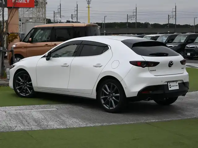 マツダ マツダ３ファストバック 15S ツーリング 千葉県 2020(令2)年 6.4万km スノーフレイクホワイトパールマイカ 215/45R18/スマートシティブレーキサポート/ブラインドスポットモニタリング/レーンキープ・アシスト・システム/純正SDナビ/地デジTV/【DVD/CD再生機能　Bluetooth接続】/360°ビュー・モニター/ドライブレコーダー/革巻きステアリング/ステアリングスイッチ/ETC/LEDヘッドライト/コーナーセンサー/純正18インチアルミホイル/サイド/カーテンエアバッグ/アドバンストキーレスエントリー