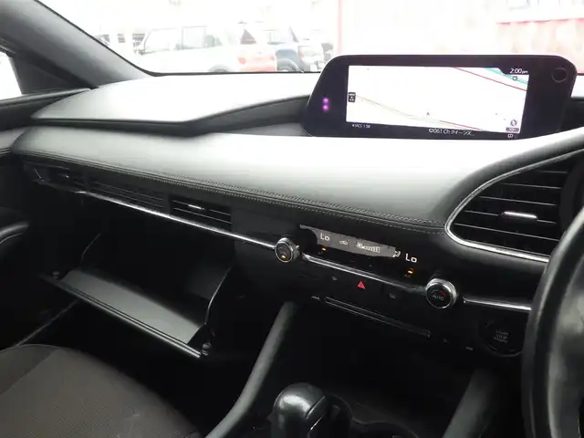 マツダ マツダ３ファストバック 15S ツーリング 千葉県 2020(令2)年 6.4万km スノーフレイクホワイトパールマイカ 215/45R18/スマートシティブレーキサポート/ブラインドスポットモニタリング/レーンキープ・アシスト・システム/純正SDナビ/地デジTV/【DVD/CD再生機能　Bluetooth接続】/360°ビュー・モニター/ドライブレコーダー/革巻きステアリング/ステアリングスイッチ/ETC/LEDヘッドライト/コーナーセンサー/純正18インチアルミホイル/サイド/カーテンエアバッグ/アドバンストキーレスエントリー