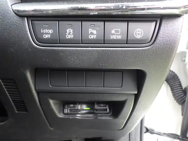 マツダ マツダ３ファストバック 15S ツーリング 千葉県 2020(令2)年 6.4万km スノーフレイクホワイトパールマイカ 215/45R18/スマートシティブレーキサポート/ブラインドスポットモニタリング/レーンキープ・アシスト・システム/純正SDナビ/地デジTV/【DVD/CD再生機能　Bluetooth接続】/360°ビュー・モニター/ドライブレコーダー/革巻きステアリング/ステアリングスイッチ/ETC/LEDヘッドライト/コーナーセンサー/純正18インチアルミホイル/サイド/カーテンエアバッグ/アドバンストキーレスエントリー