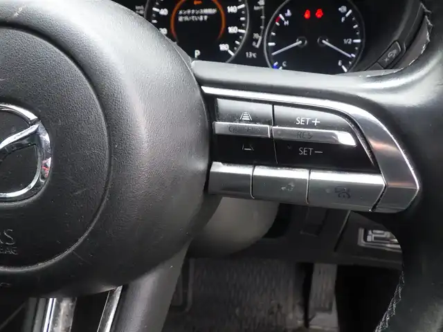 マツダ マツダ３ファストバック 15S ツーリング 千葉県 2020(令2)年 6.4万km スノーフレイクホワイトパールマイカ 215/45R18/スマートシティブレーキサポート/ブラインドスポットモニタリング/レーンキープ・アシスト・システム/純正SDナビ/地デジTV/【DVD/CD再生機能　Bluetooth接続】/360°ビュー・モニター/ドライブレコーダー/革巻きステアリング/ステアリングスイッチ/ETC/LEDヘッドライト/コーナーセンサー/純正18インチアルミホイル/サイド/カーテンエアバッグ/アドバンストキーレスエントリー