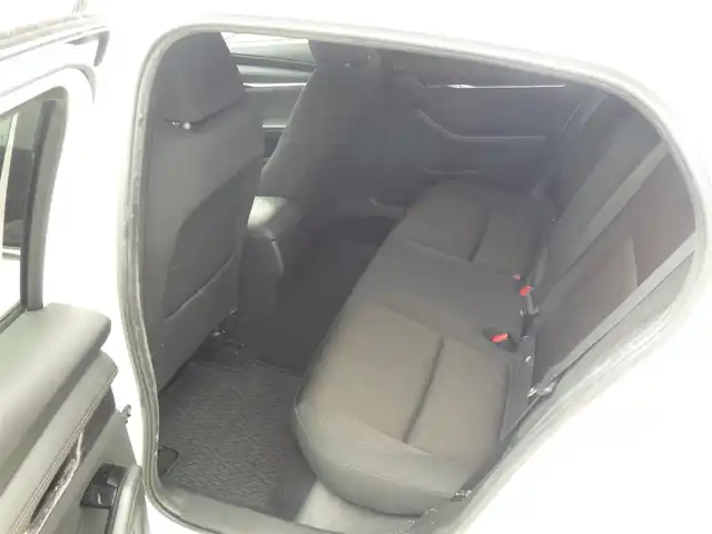 マツダ マツダ３ファストバック 15S ツーリング 千葉県 2020(令2)年 6.4万km スノーフレイクホワイトパールマイカ 215/45R18/スマートシティブレーキサポート/ブラインドスポットモニタリング/レーンキープ・アシスト・システム/純正SDナビ/地デジTV/【DVD/CD再生機能　Bluetooth接続】/360°ビュー・モニター/ドライブレコーダー/革巻きステアリング/ステアリングスイッチ/ETC/LEDヘッドライト/コーナーセンサー/純正18インチアルミホイル/サイド/カーテンエアバッグ/アドバンストキーレスエントリー