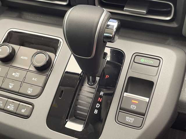 ホンダ フリード ハイブリット e:HEV クロスター 千葉県 2025(令7)年 0.1千km プラチナホワイトパール 登録済未使用車/純正SDナビ/フルセグTV/Bluetooth/USB/バックカメラ/ブラインドスポットモニター/クリアランスソナー/両側パワースライドドア/ハーフレザーシート/シートヒーター/ISOFIX/Apple Carplay/Android Auto/ホンダセンシング/追従クルーズコントロール/レーンキープアシスト/衝突被害軽減ブレーキ/オートマチックハイビーム/LEDヘッドライト