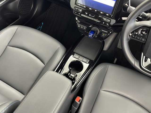 トヨタ プリウス A ツーリングセレクション 愛知県 2019(令1)年 4.1万km アティチュードブラックマイカ /純正9インチメモリナビ//AM/FM/SD/DISC/BT/フルセグ//前後ドライブレコーダー//黒革調シート//前席シートヒーター//運転席パワーシート//LEDオートライト//フロントフォグランプ//オートハイビーム//トヨタセーフティセンス//PCS//PKSB//BSM//RCTA//HUD//LDA//ACC//クリアランスソナー//インテリジェントパーキングアシスト//プッシュスタート//横滑り防止装置//トノカバー//純正フロアマット//純正ドアバイザー//ISOFIX//スマートキー//オートリトラウィンカーミラー//スペアキー