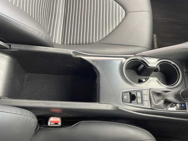 トヨタ カムリ WS 沖縄県 2019(平31)年 3.1万km プラチナホワイトパールマイカ 純正ナビゲーション（NSZT-W66T)/フルセグTV/CD/DVD/ETC/Bluetooth/バックカメラ/トヨタセーフティセンス/LEDヘッドライト/前後ドライブレコーダー/レーダークルーズコントロール/ハーフレザーシート　