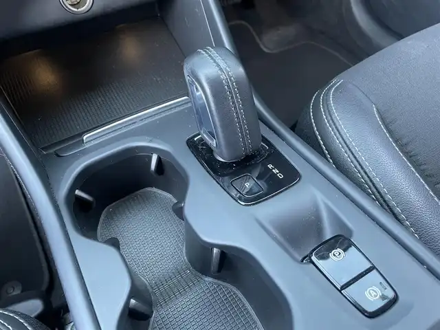 ボルボ ＸＣ４０ T4 AWD モメンタム 栃木県 2020(令2)年 5.7万km シルバー フルセグテレビ/バックカメラ/HDDナビ/バックカメラ（全周囲）/アイドリングストップ/ウィンカーミラー/クルーズコントロール（ACC）/シートヒーター/ステアリングヒーター/プッシュスタート/スマートキー/パワーバックドア/フットトランクオープナー/ETC/LEDヘッドライト